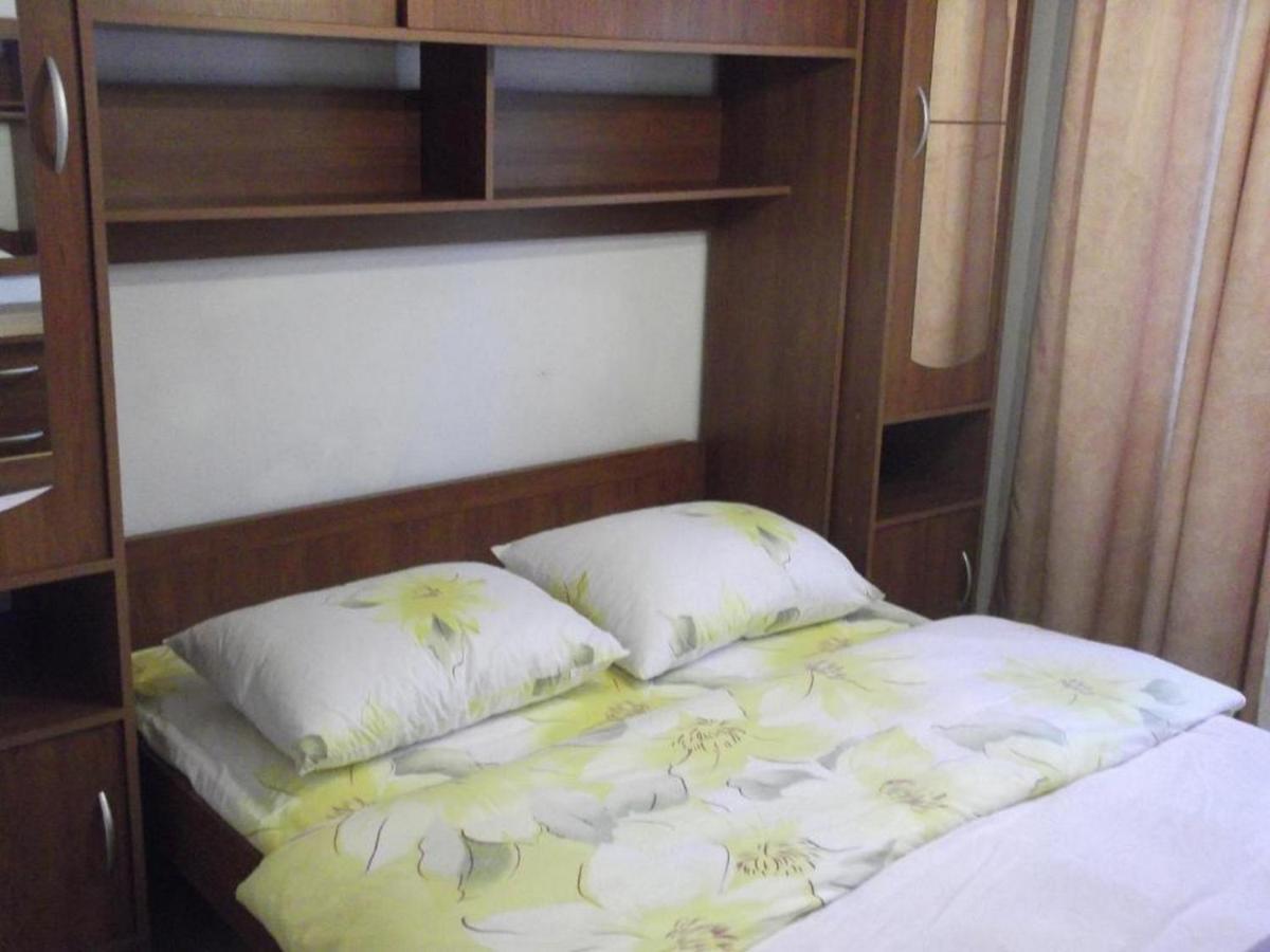 Apartments Miocic Ražanac Eksteriør billede