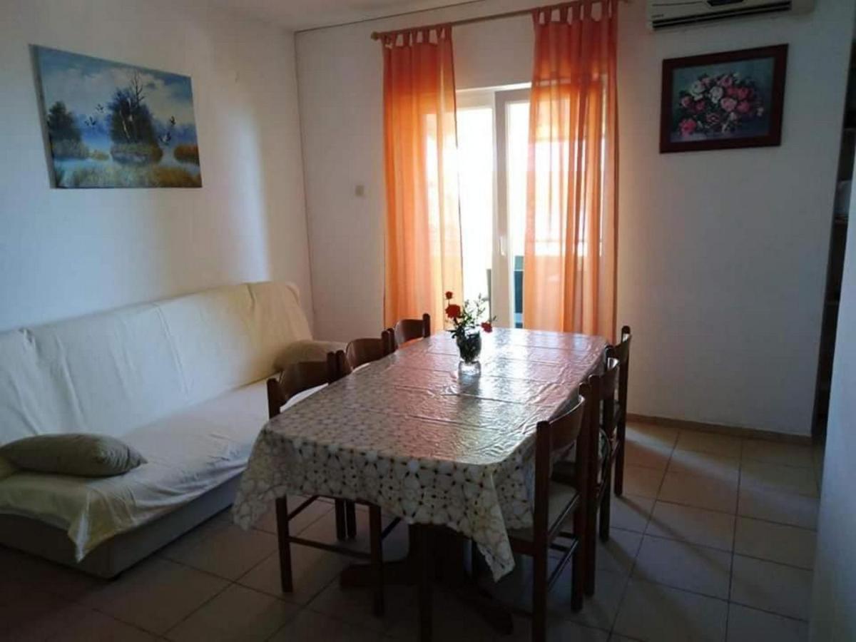 Apartments Miocic Ražanac Eksteriør billede