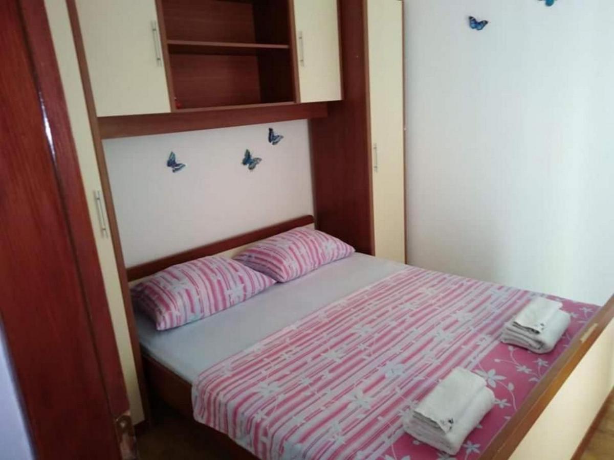 Apartments Miocic Ražanac Eksteriør billede