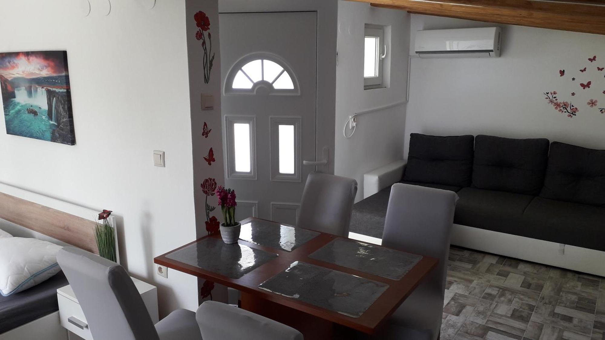 Apartments Miocic Ražanac Eksteriør billede