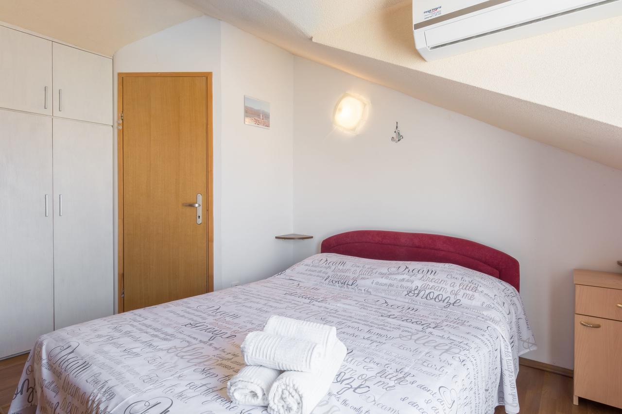 Apartments Miocic Ražanac Eksteriør billede