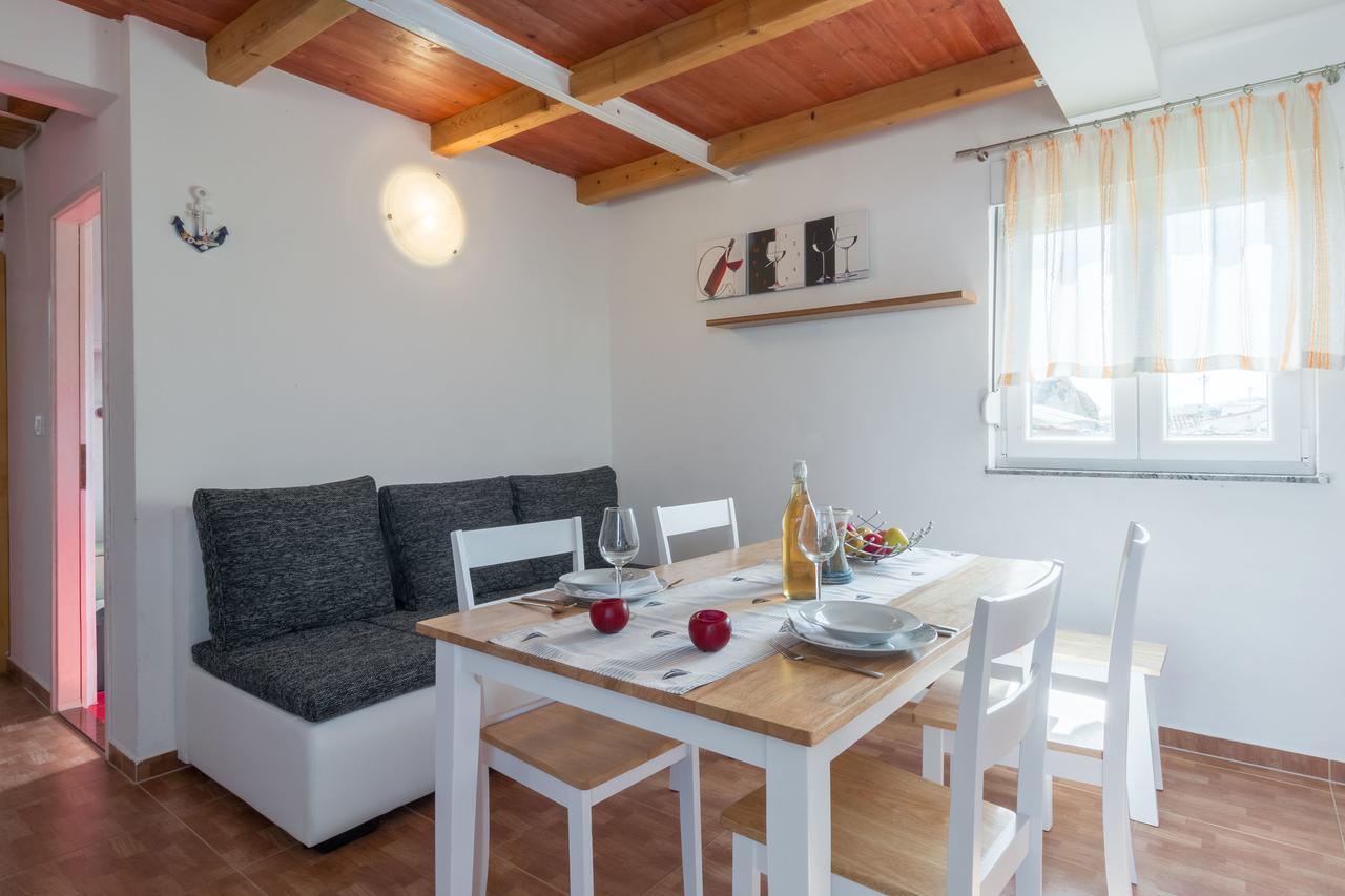 Apartments Miocic Ražanac Eksteriør billede