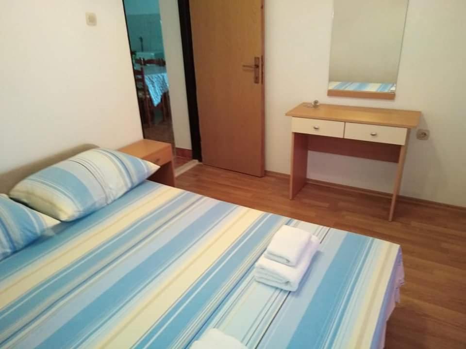 Apartments Miocic Ražanac Eksteriør billede